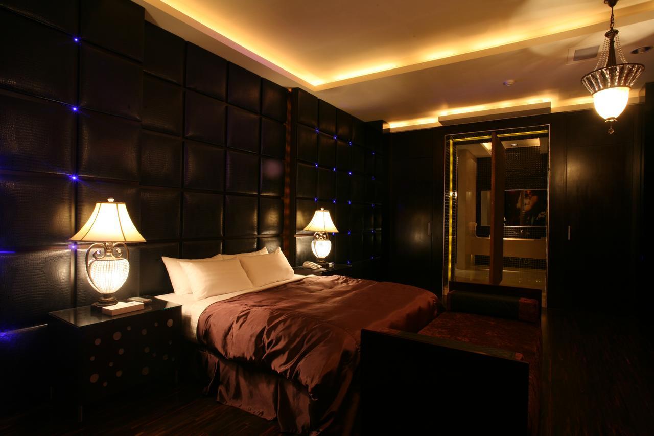 Chateau Boutique Motel Taichung Esterno foto