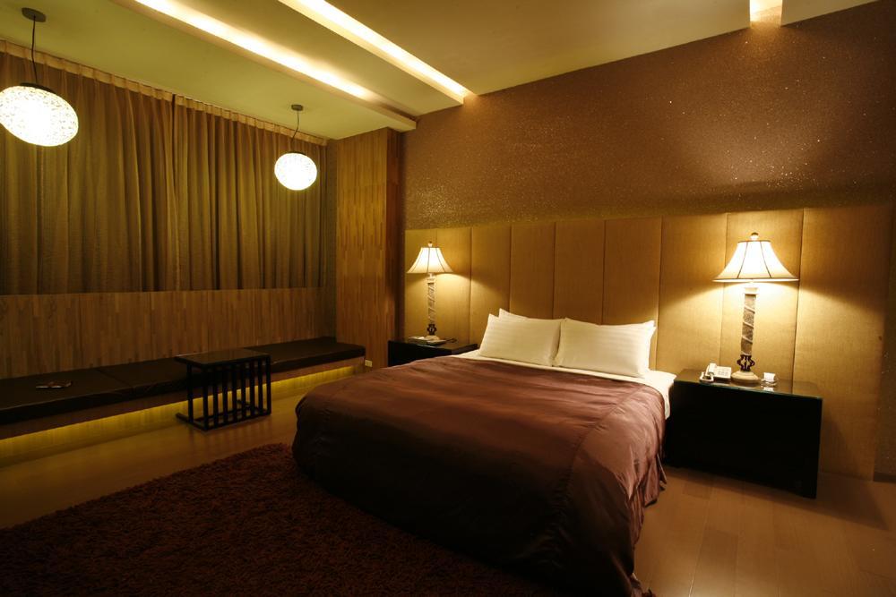 Chateau Boutique Motel Taichung Esterno foto