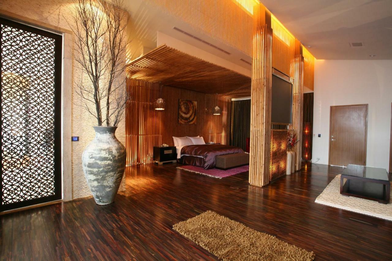 Chateau Boutique Motel Taichung Esterno foto