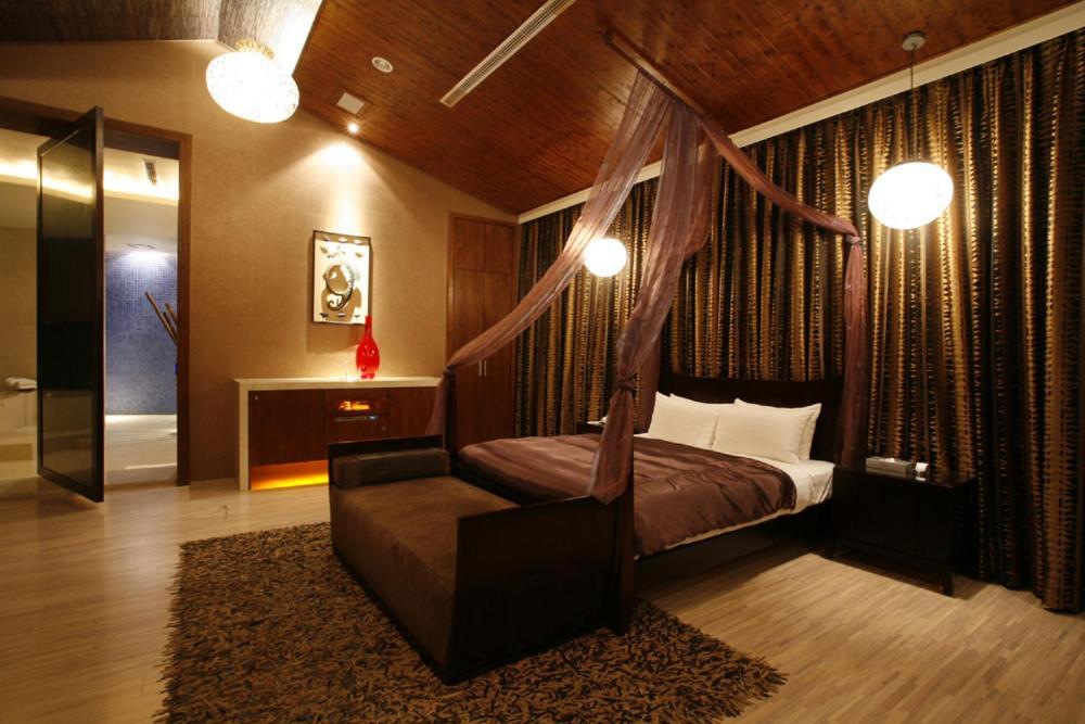 Chateau Boutique Motel Taichung Esterno foto